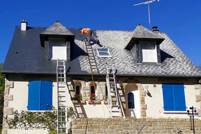 PROTECTTOIT : Couvreur applicateur Morbihan et Ille et Vilaine. Protecttoit : travaux de couverture nettoyage, anti-mousse et résine hydrofuge toiture. Ravalement de façade de votre maison.