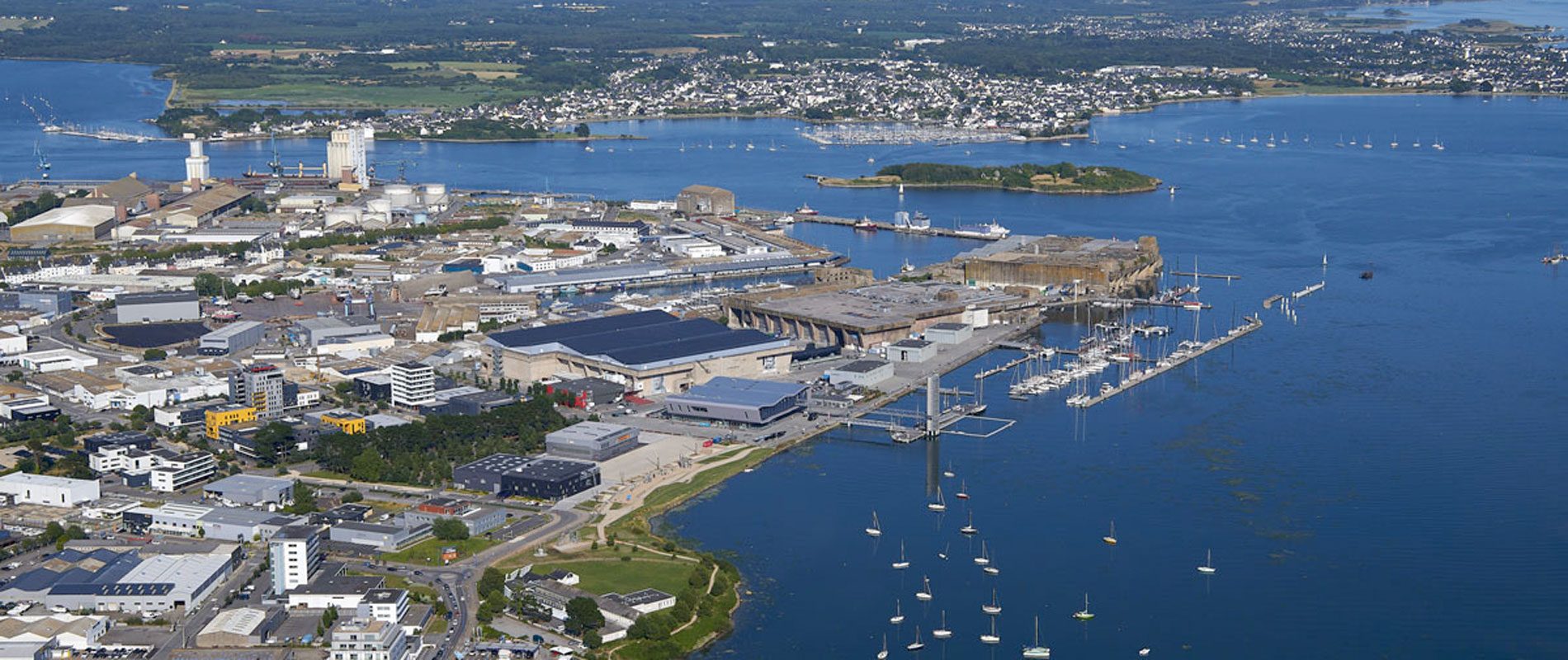Vue aérienne de Lorient et de sa rade